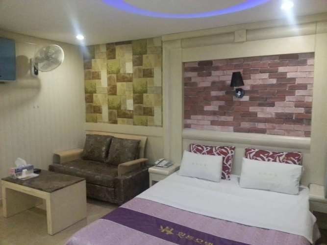 Bally Motel