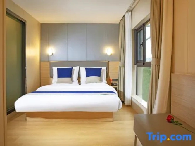 Superior Double room with street view