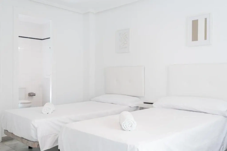 Standard Triple room