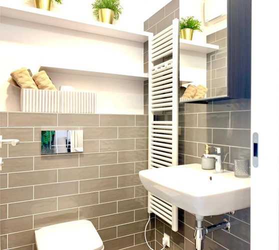 Luxury, bright Studio with parking and balcony in Bratislava center