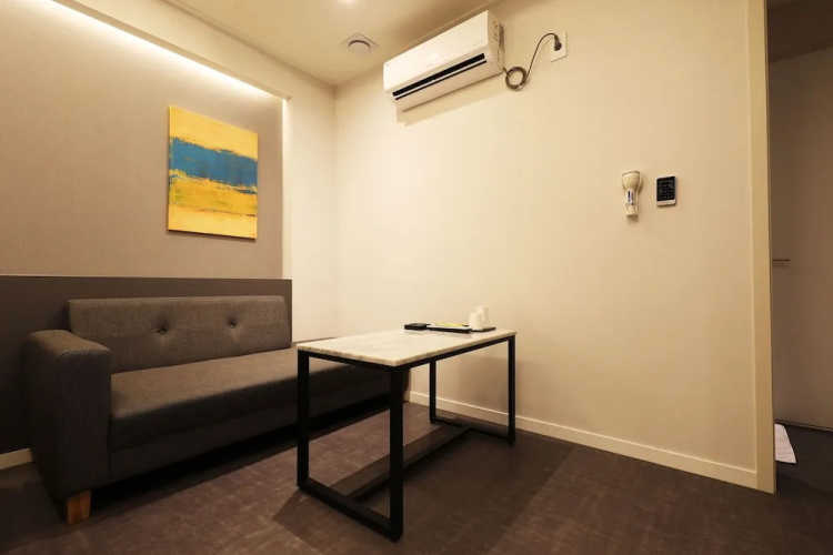 M7 hotel