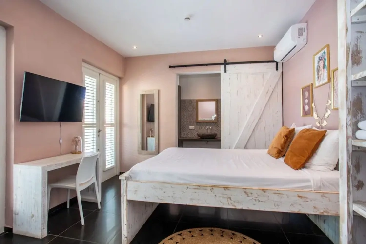 Comfort room with balcony