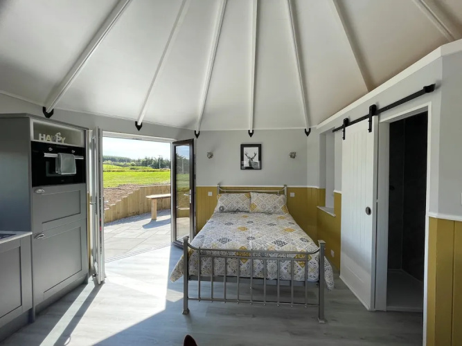 AC/DC Glamping