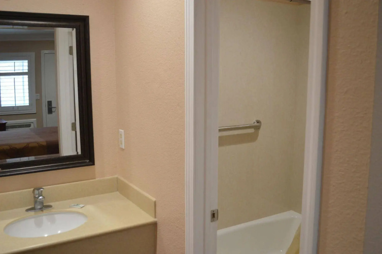 Motel 6 Tustin, CA – Orange County