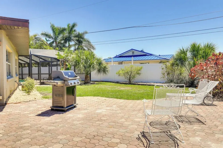 Sarasota House w/ Private Pool - 4 Mi to Beach!