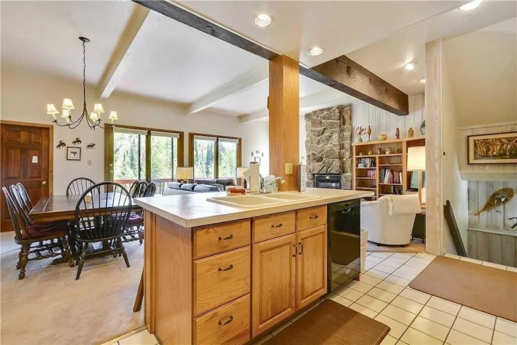 4 Bedrooms Cottage