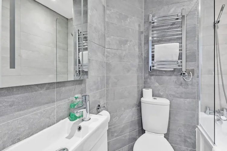 Right On : Bright On Apartment 1G | By My Getaways