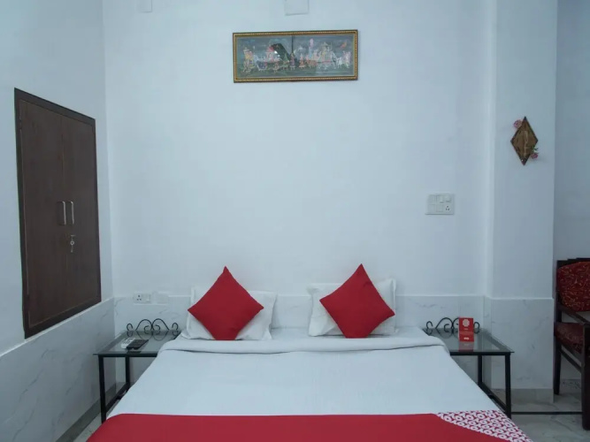 The Girdhar Niwas By OYO Rooms