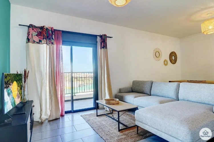 2 Bedrooms Apartment