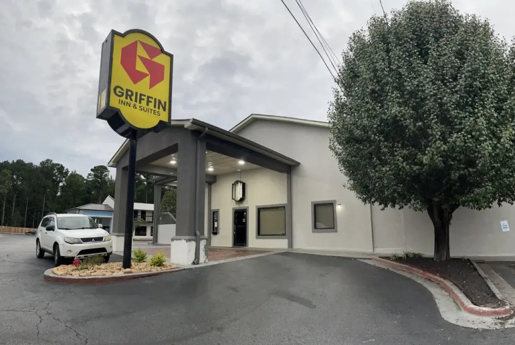 Super 8 Griffin