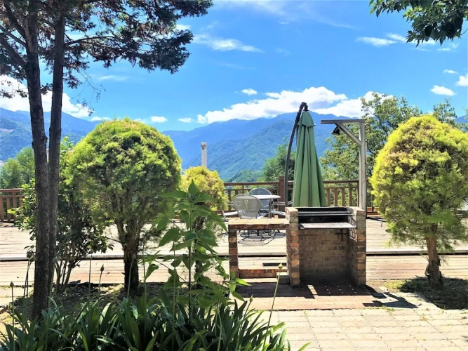Standard Quadruple Family room with mountain view