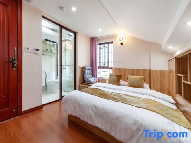 6 Bedrooms Suite