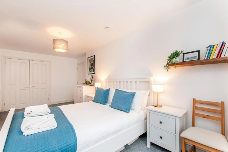 Popular - Modern Walpole Bay Apartment
