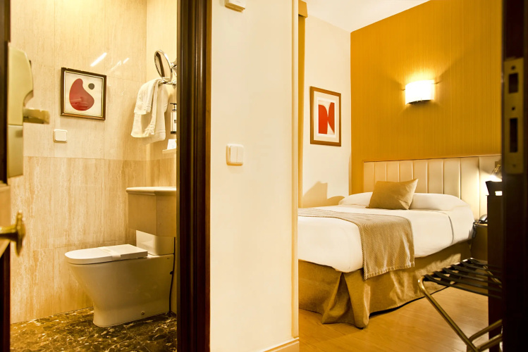 Los Condes Hotel
