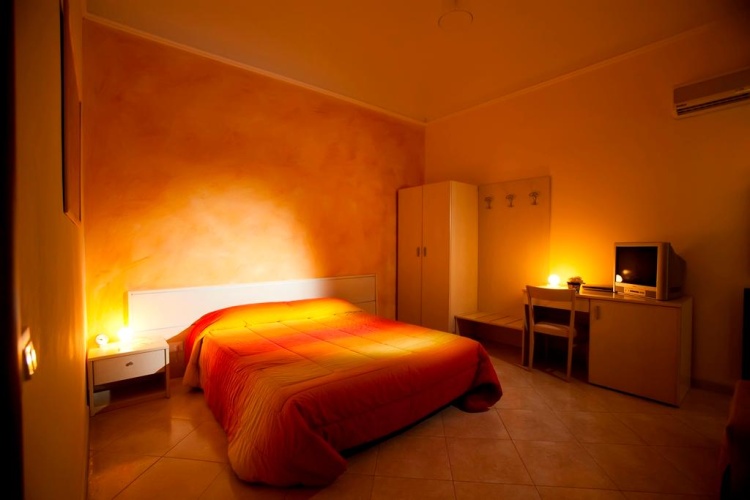 Standard Triple room