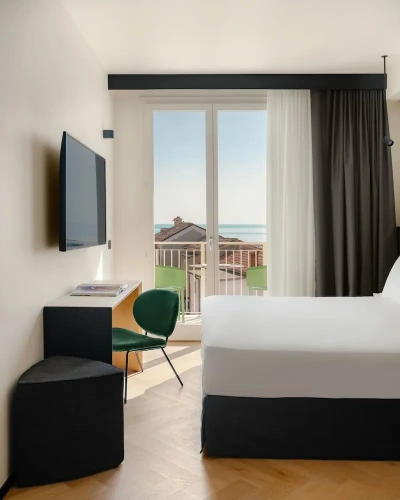 Grand room