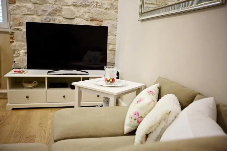 White Stone Apartment Diocletian Palace