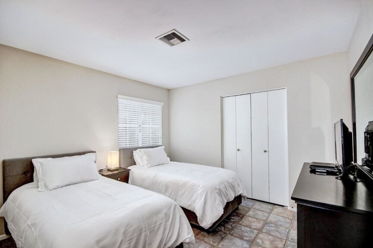 SLS Sandra with FREE Heated Pool, Spa, Pool Table & More.