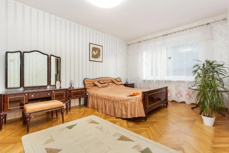 3 room central apartmend 90m2 free parking