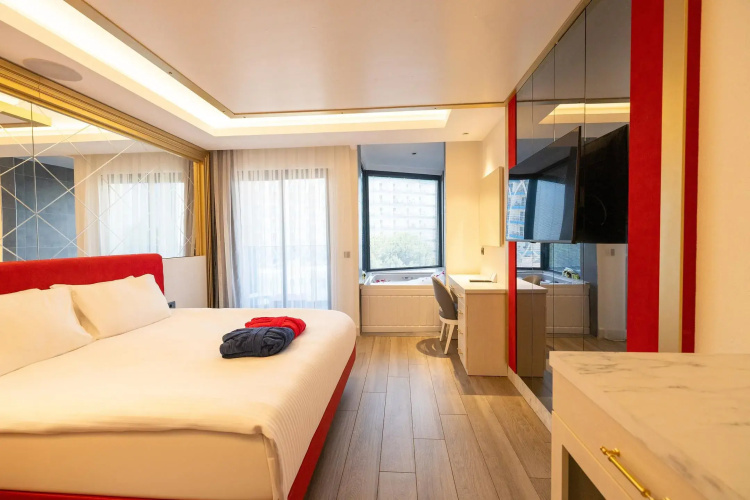 Granada Luxury Red Adult Only