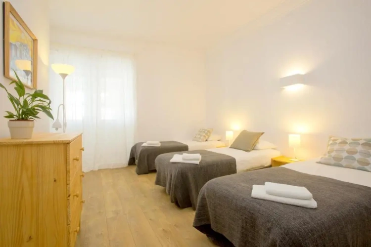 Standard Triple room