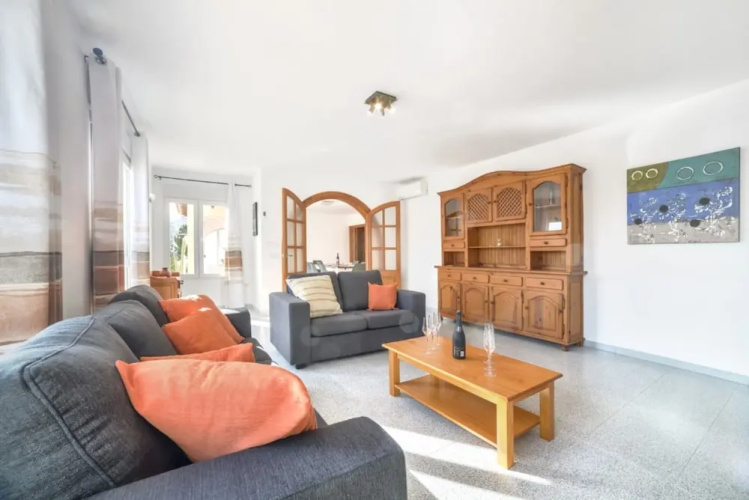 Villa - 4 Bedrooms with Pool and WiFi - 104984