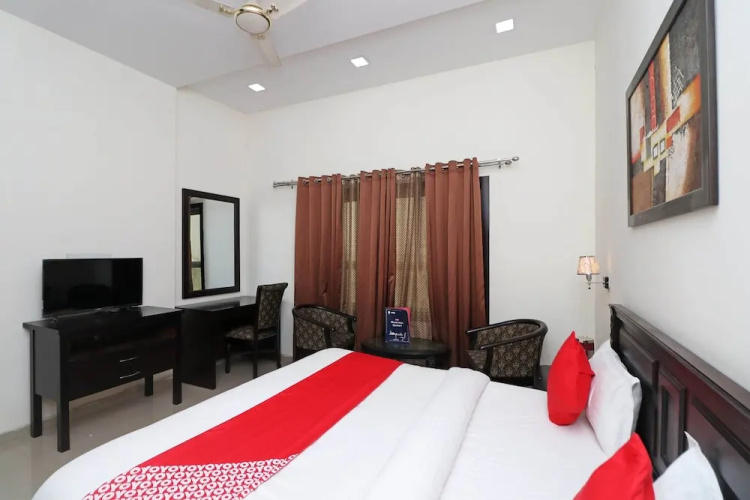 Hotel De DS Plaza By OYO Rooms