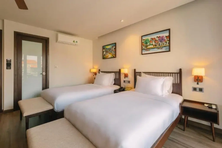 Standard Twin room with balcony