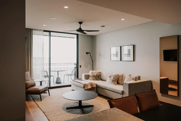 1 Bedroom Apartment with lake view