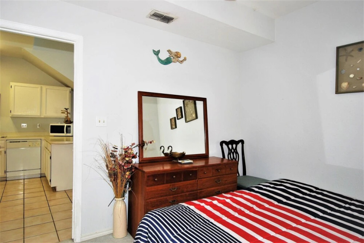 108 W. Morningside 2 Bedroom Condo by RedAwning