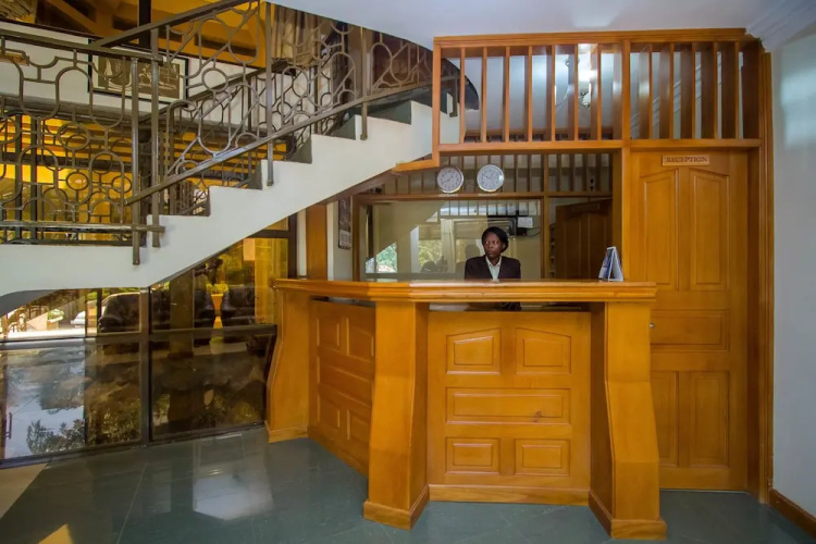 Crown Suites Hotel