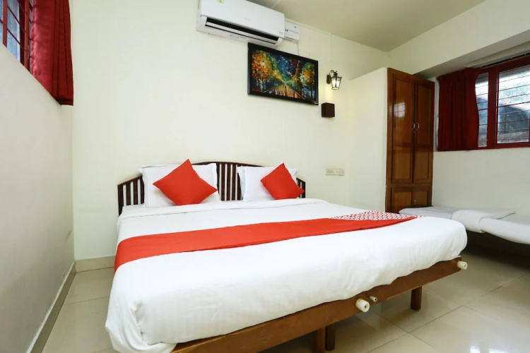 Hotel Oasis by OYO