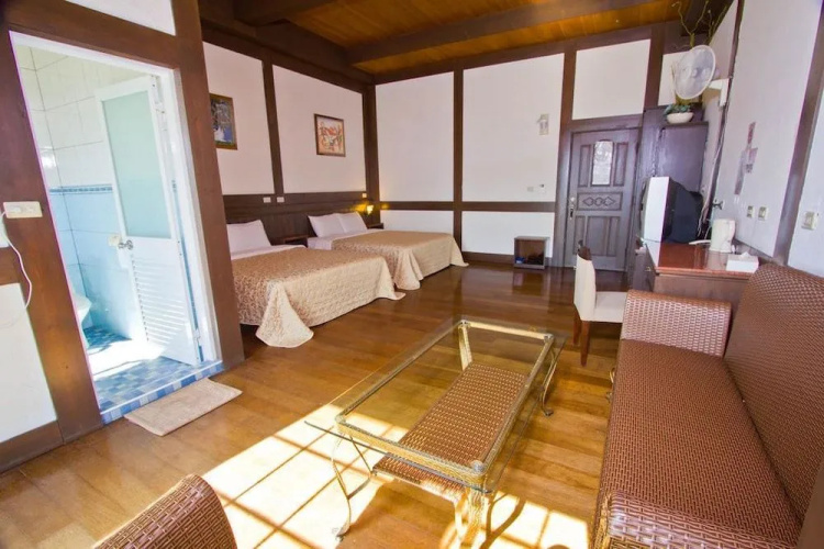 Maple Leaf Holiday Villa