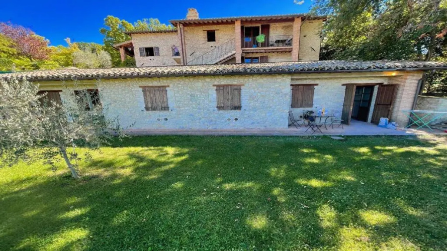 Very Pretty Spoleto Poolside, Jacuzzi, Gardens No01