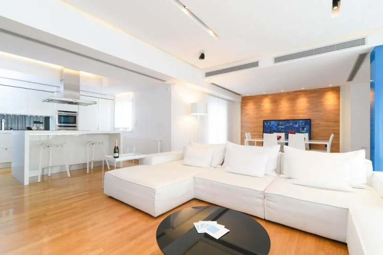 180m homm Newly Renovated Luxurious Penthouse