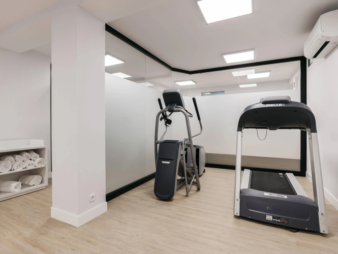 LATROUPE Grand Place Hostel