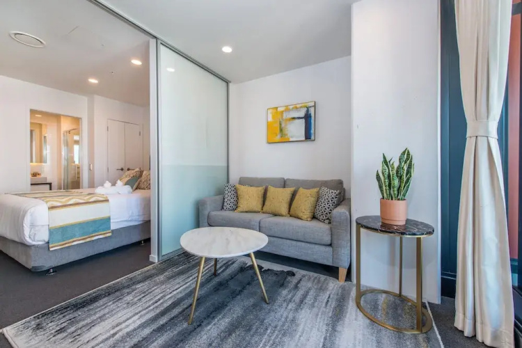 Ehome - Central CBD Romantic Apartment, Two Blocks from Waterfront