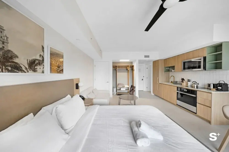 Skyline Chic Downtown Studio Getaway