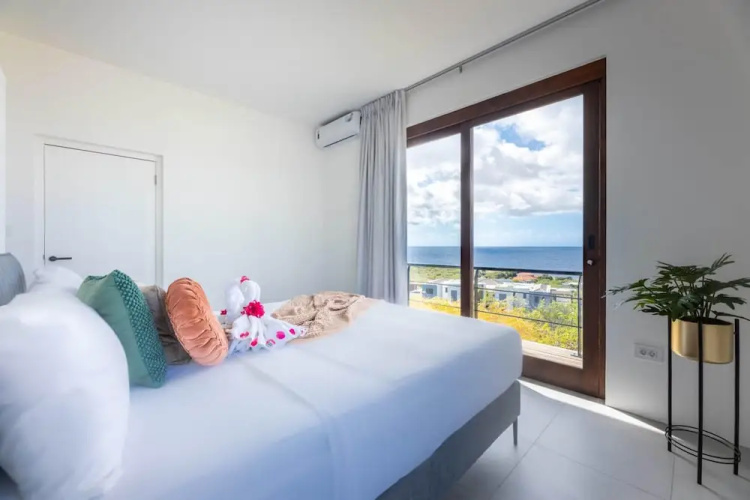 La Perla Chic Panoramic Designer Villa