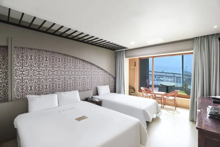 Standard Twin room with ocean view
