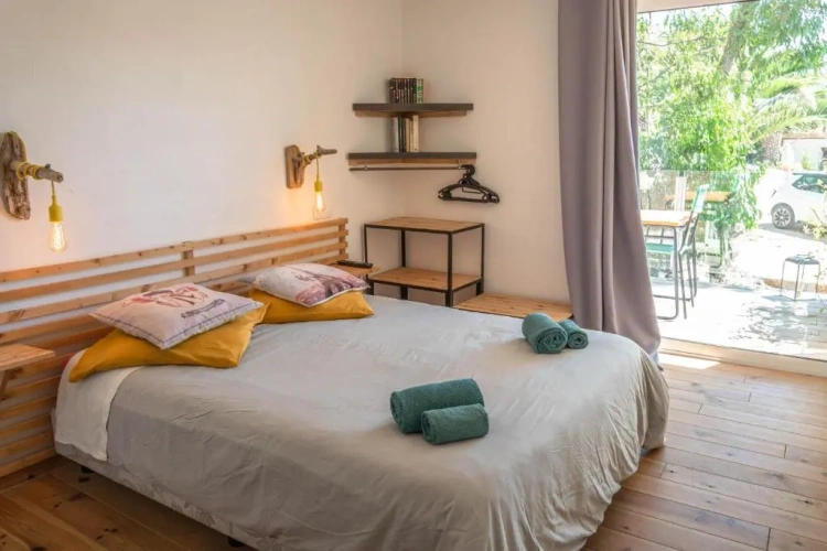 Standard Twin room with garden view