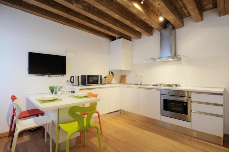 2 Bedrooms Apartment