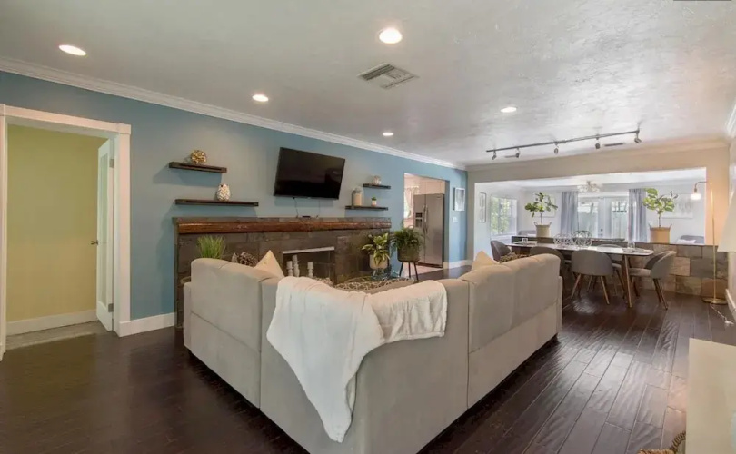 Sunlit Escape 3BR 2BA w Private Pool Backyard