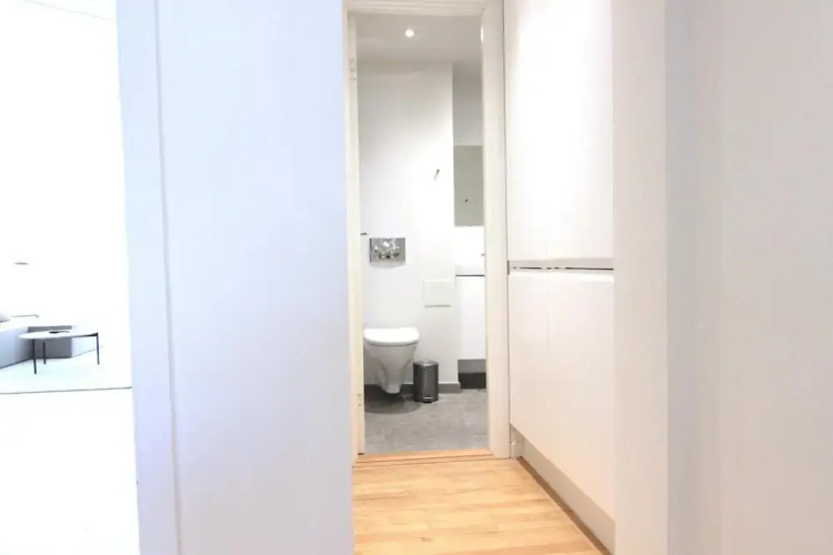 Great 2-bed w Balcony