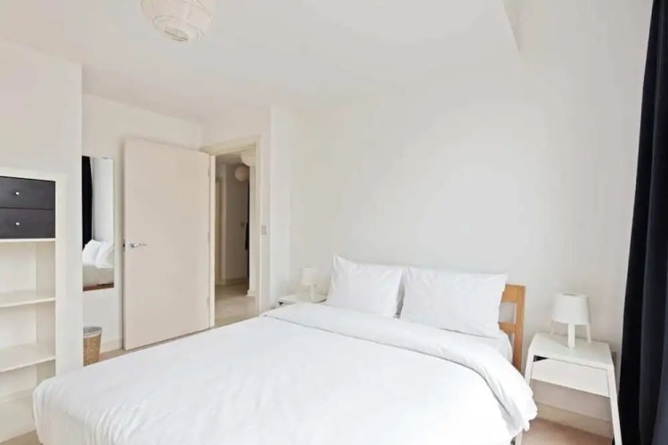 Sleek & Spacious 4 Sleeper, 5 Mins to Moorgate