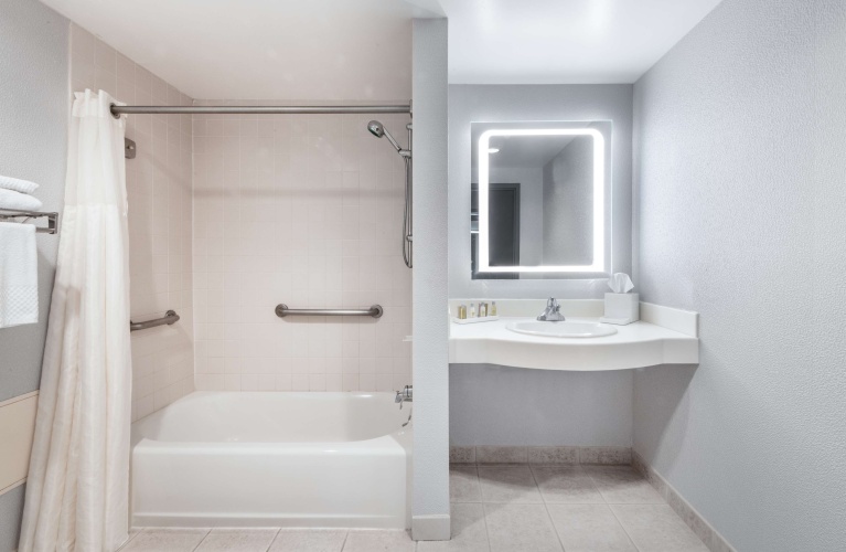 DoubleTree by Hilton Newark Penn Station photo 11