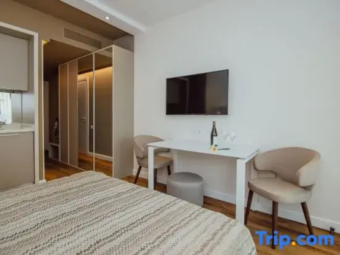 Sunshine Apartments in Alliance Palace