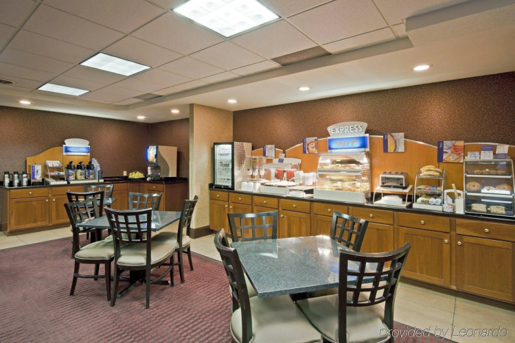 Holiday Inn Express Fort Wayne-East (New Haven) photo 26