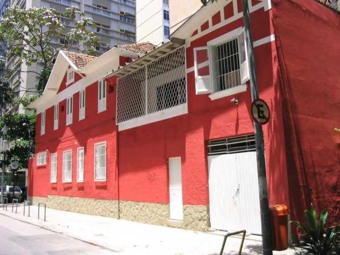 Walk On The Beach Hostel