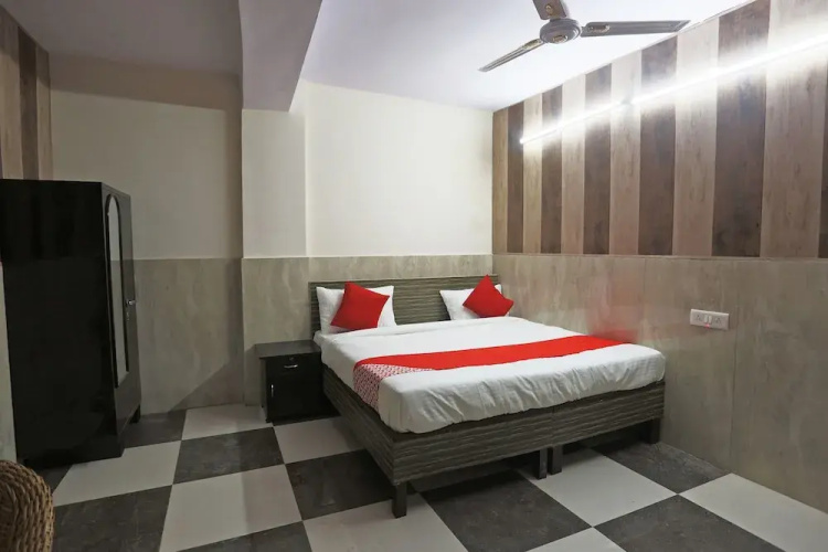 Hotel Lemonade by OYO Rooms